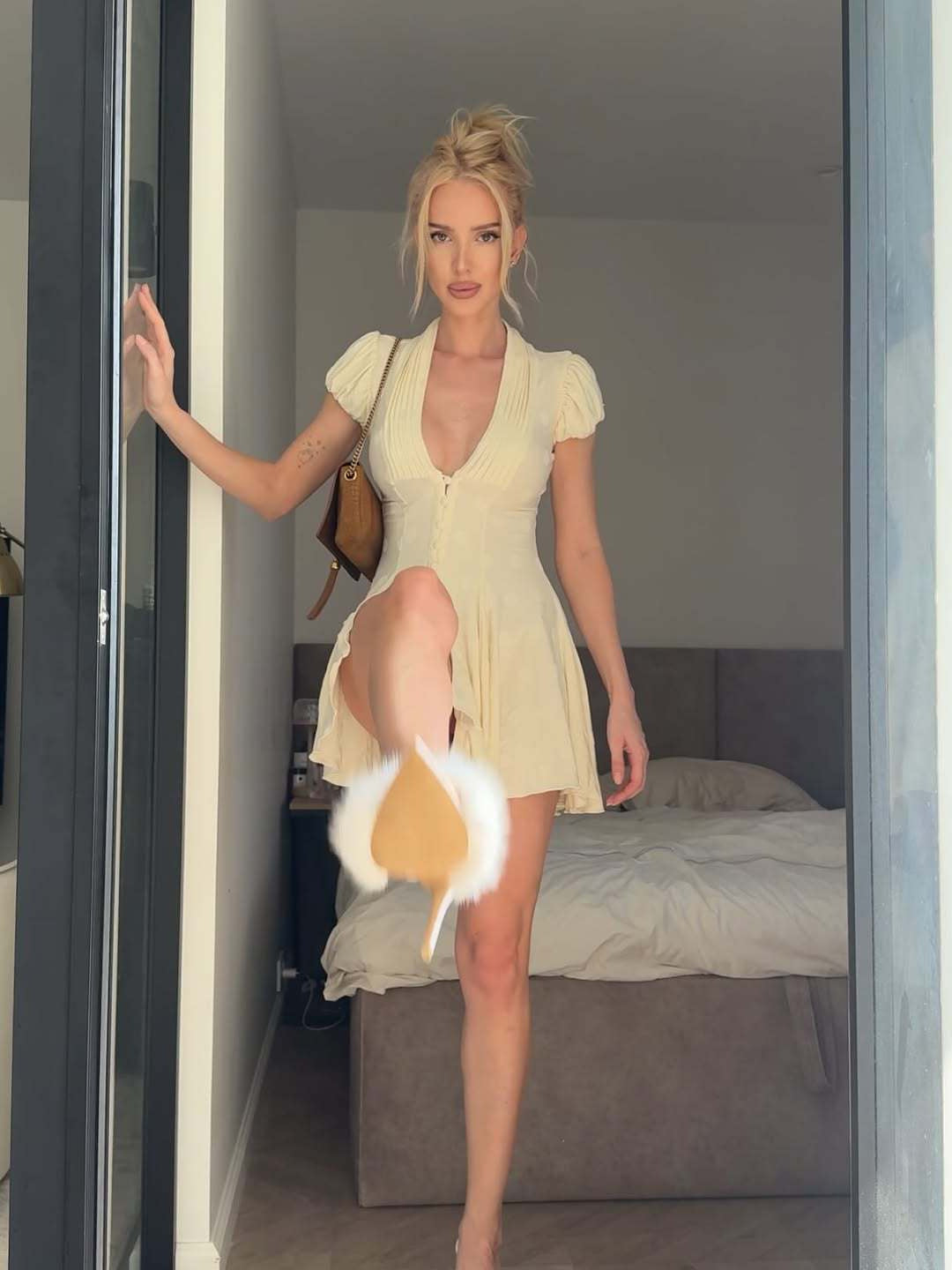 In-Stock Sexy Hot Girl Style Slim-Fit Waist-Cinching Deep V-Neck Short-Sleeve Dress for Women 2026 New Model Cross-Border European and American Fashion
