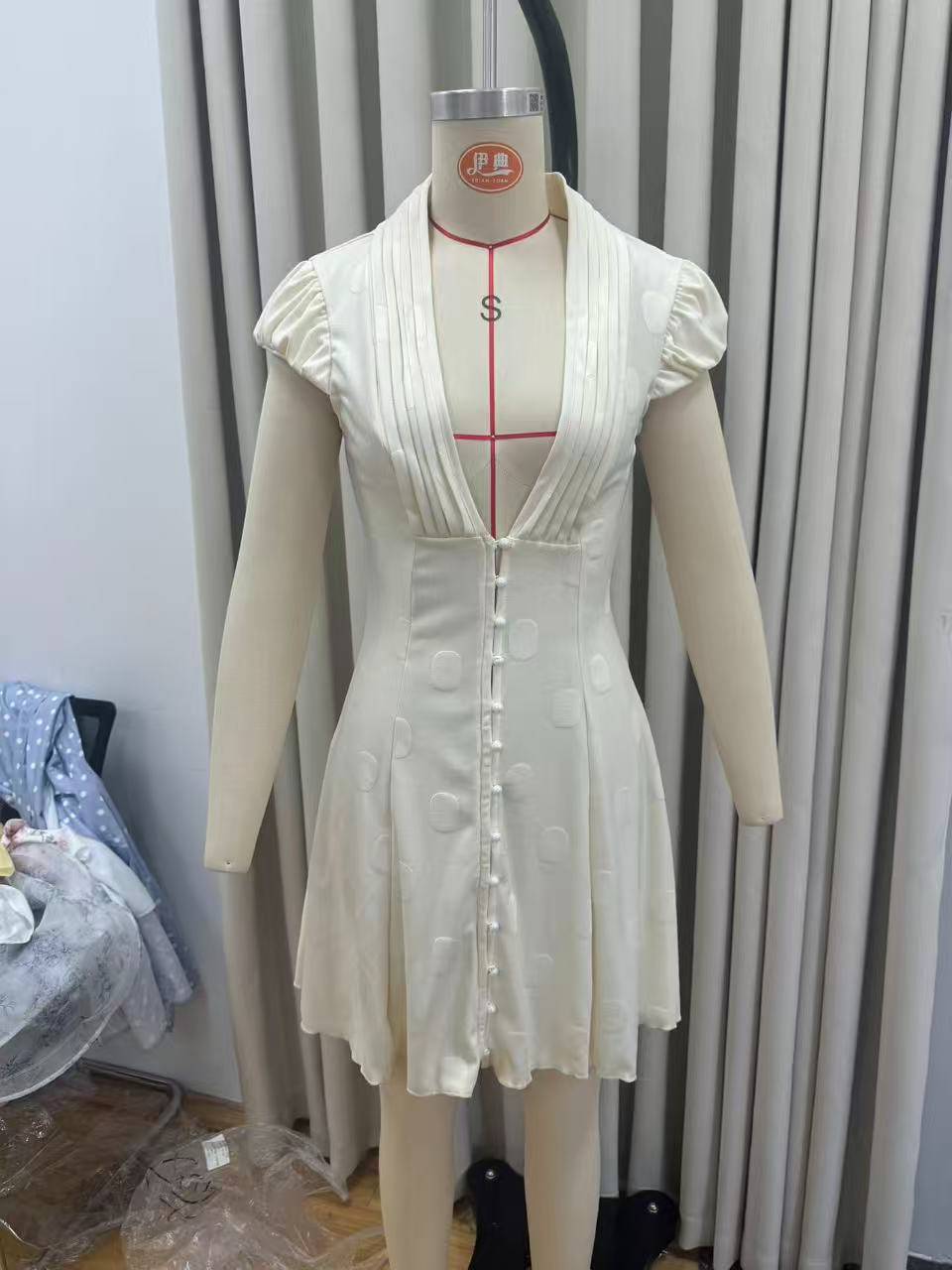 In-Stock Sexy Hot Girl Style Slim-Fit Waist-Cinching Deep V-Neck Short-Sleeve Dress for Women 2026 New Model Cross-Border European and American Fashion