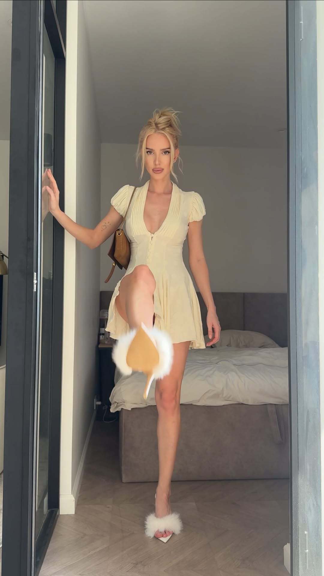 In-Stock Sexy Hot Girl Style Slim-Fit Waist-Cinching Deep V-Neck Short-Sleeve Dress for Women 2026 New Model Cross-Border European and American Fashion